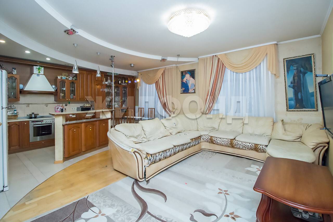Красный проспект, 30, 5-комнатная квартира