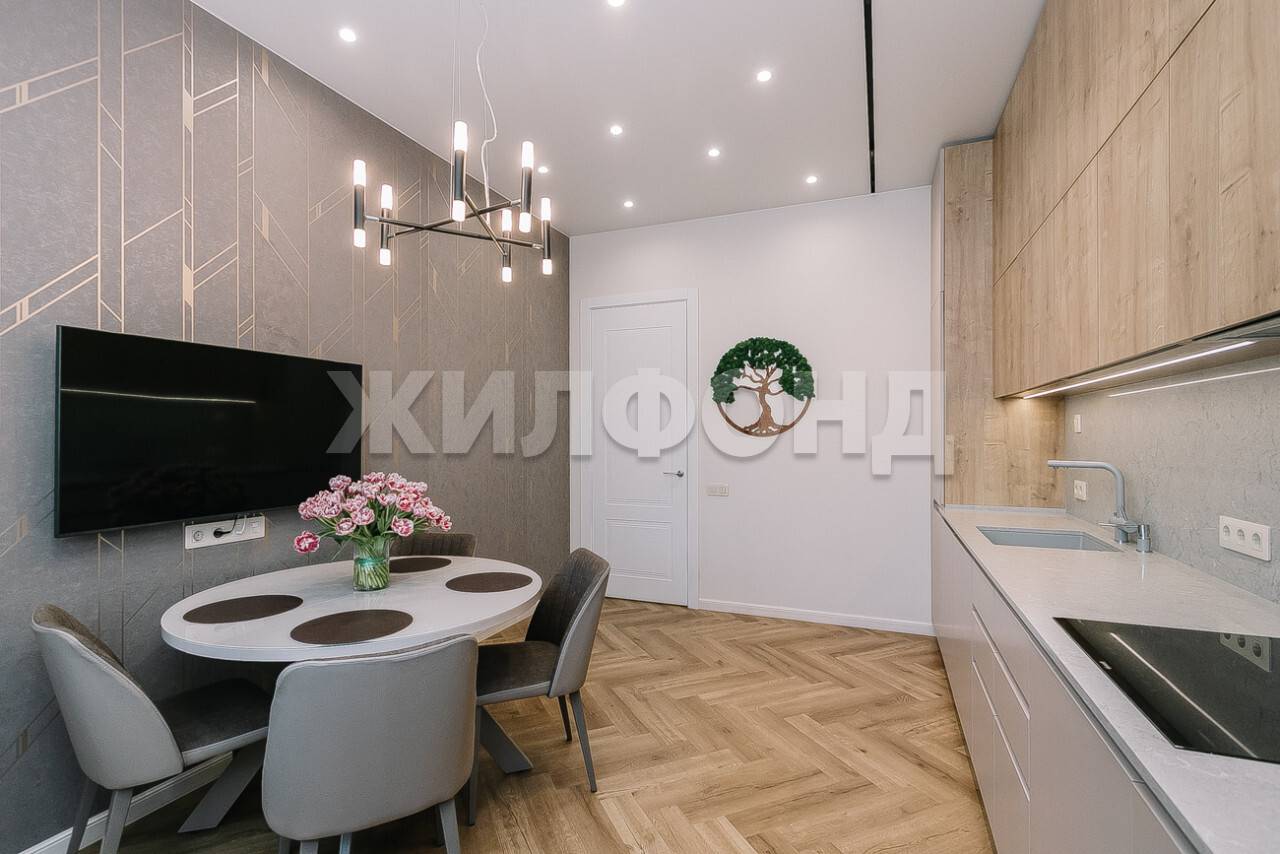 Лескова, 25, 4-к квартира