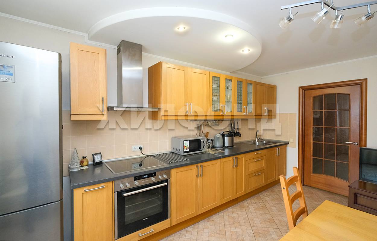 Театральная, 42, 3-комнатная квартира