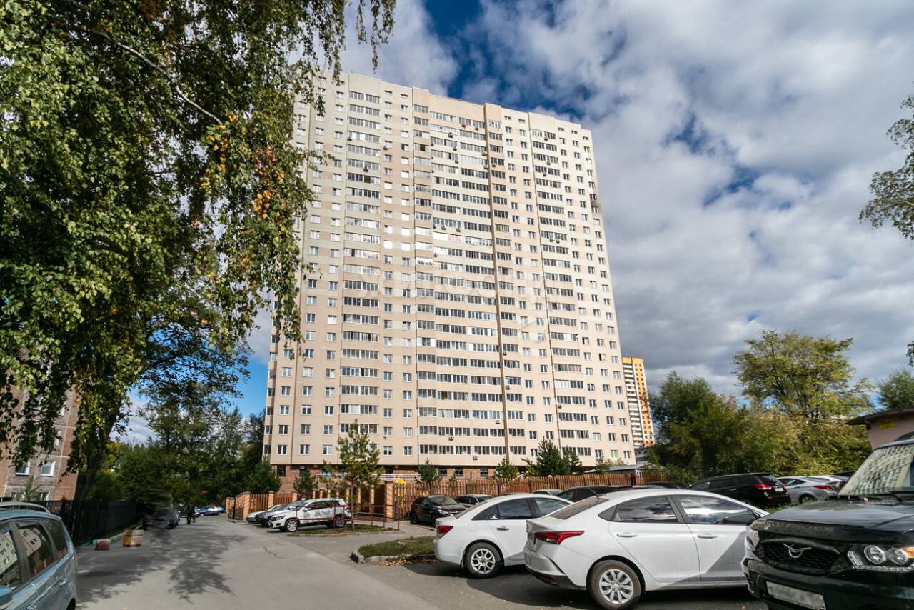 Купить 2-к квартиру на улице Бориса Богаткова 260 по цене 3800000 руб.