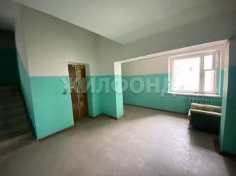 Станке Димитрова, 102