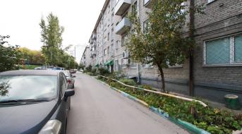Челюскинцев, Торговые